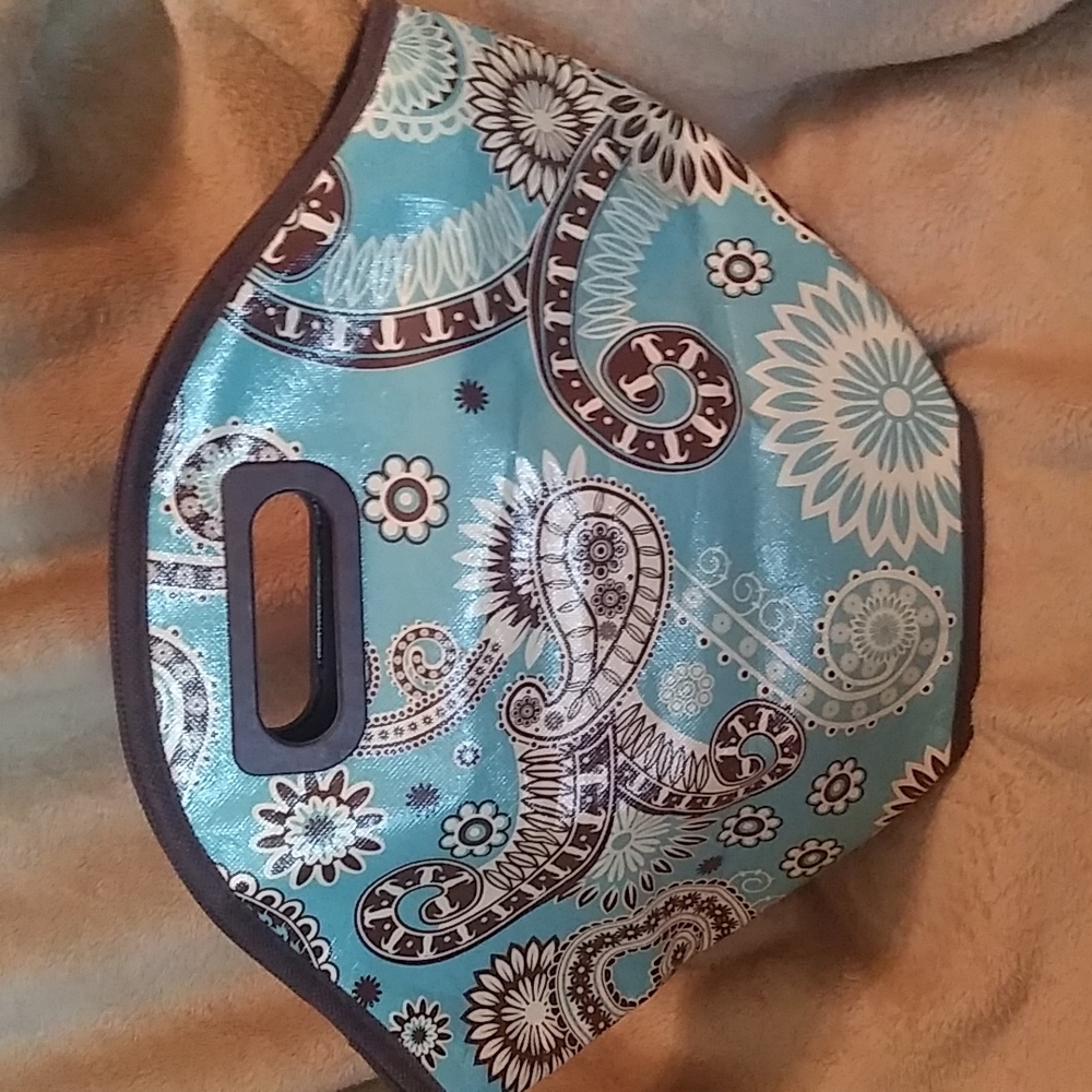 Super cute lunch tote. 🌼 B11 - Picture 1 of 3